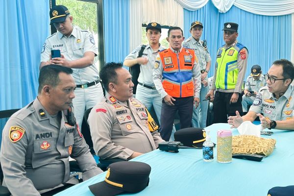 bn2 600 Direktur Keuangan PT Jasa Raharja Tinjau Pos Pelayanan Terpadu di Jawa Barat
