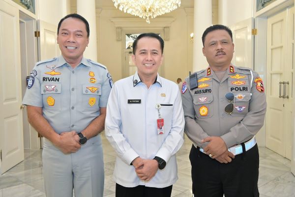 Direktur Utama PT Jasa Raharja dan Direktur Jenderal Bina Keuangan Daerah Kemendagri 3