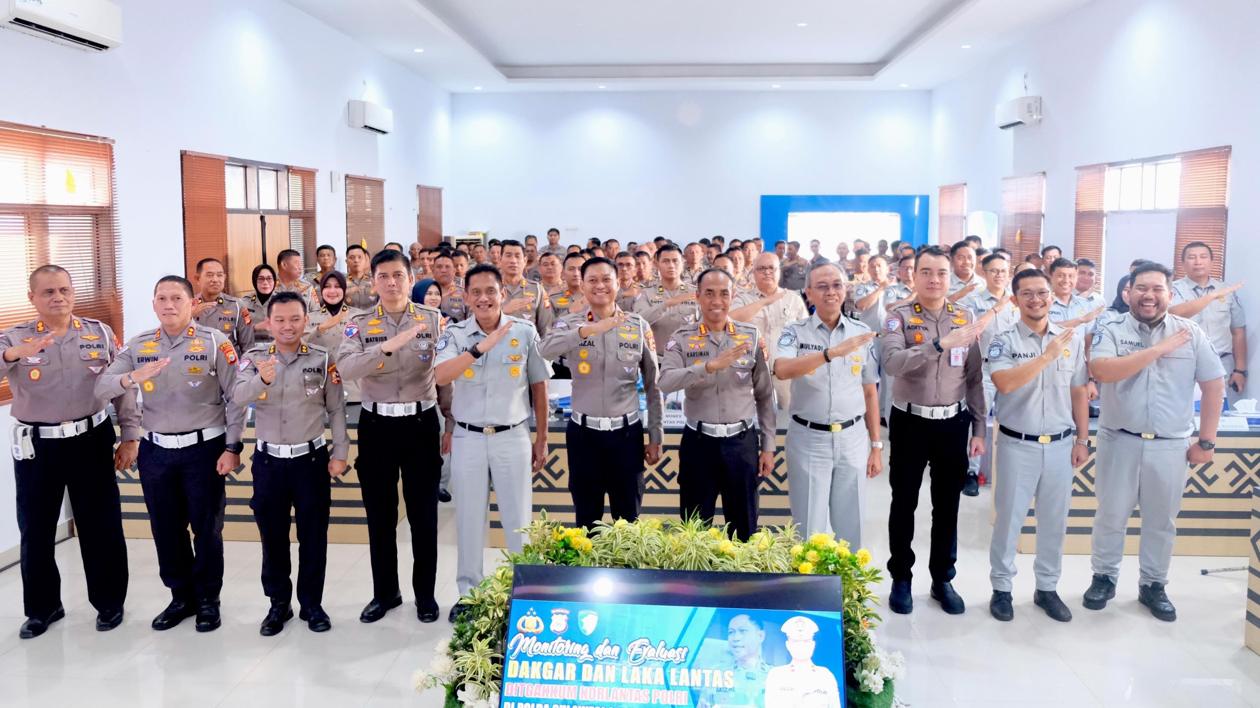 Monev Gakkum Korlantas Polri di Polda Sulawesi Selatan bw 2500