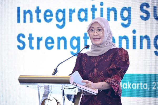 Direktur Operasional Jasa Raharja Dewi Aryani Suzana ketika memberikan sambutan Workshop TJSL 2025 diselengarakan Oleh Jasa Raharja jpg 600