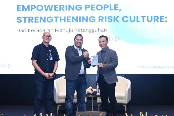 Direktur  Kepatuhan    Manajemen  Risiko  Jasa  Raharja Harwan Muldidarmawan 600