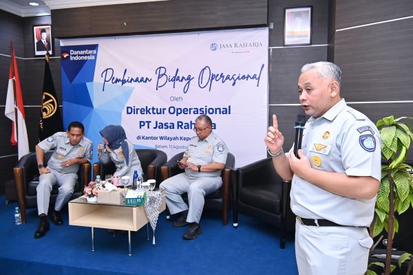 Plt. Direktur Utama  Jasa  Raharja  Dewi  Aryani  Suzana BN 2 600